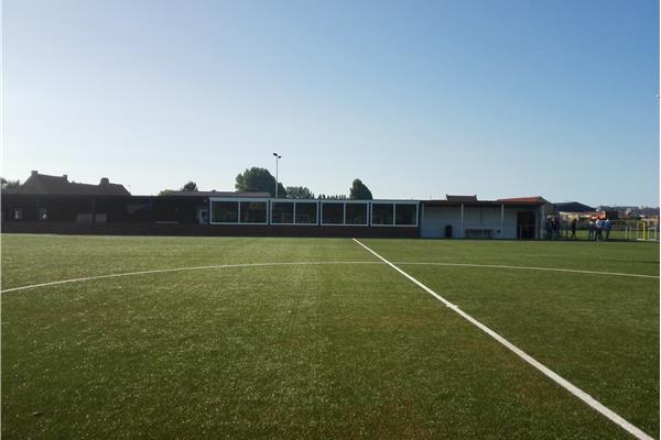 Aanleg kunstgras voetbalveld - Sportinfrabouw NV